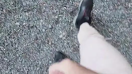Parkta mastürbasyon yapıyor