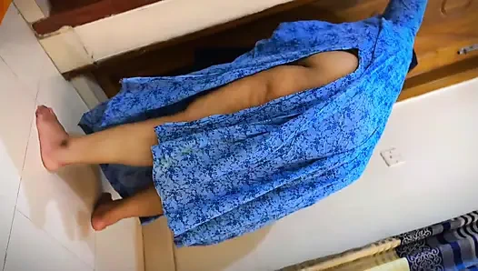 Pembantu seksi dengan pantat bahenol dan memek sempit ini dientot habis-habisan sampai matanya menerang keenakan