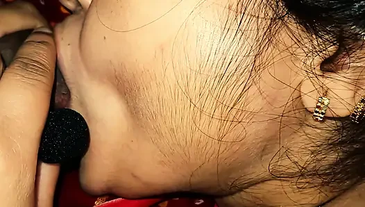 Evli üvey kız kardeş kocasını aldatıyor ve üvey erkek kardeşi tarafından sikiliyor
