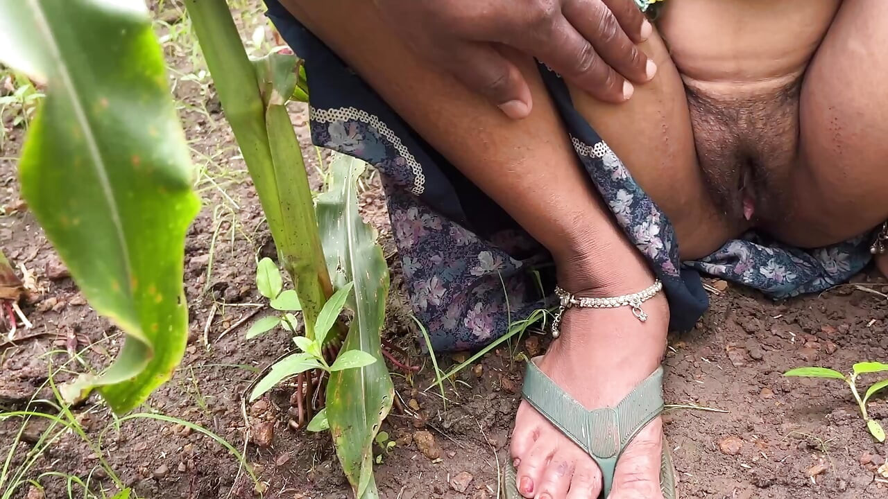 Ritu ko kheto me kiya romance outside sex