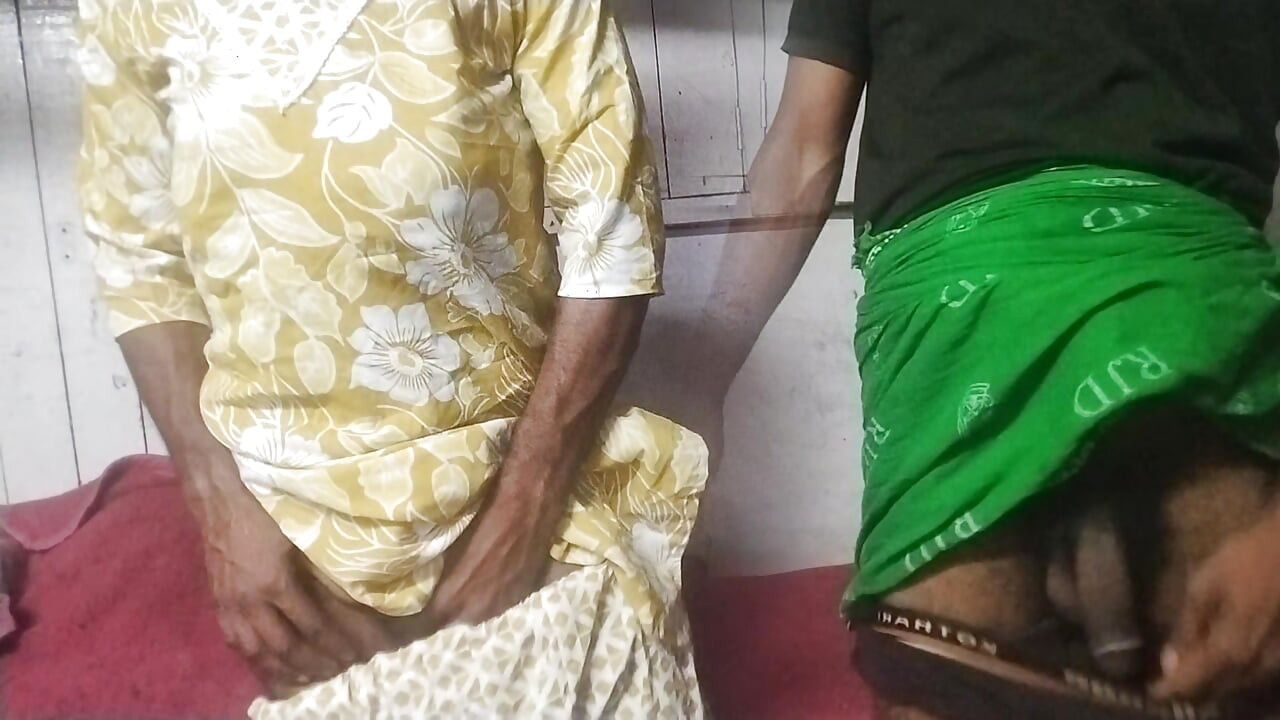 India shemale get big hard sex from the big man delhi boy