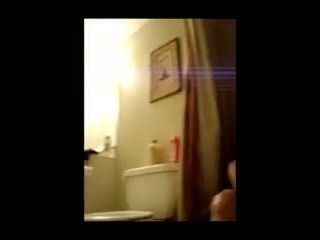 An amateur has fun with her boyfriend in the bathtub