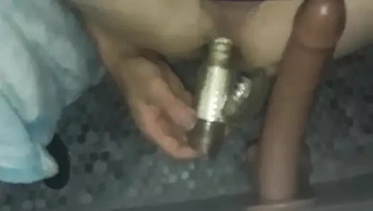 Azgın ıslak deliğimi iki yarakla birden sikiyorum