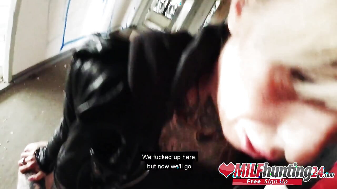 The MILF hunter bones a skinny MILF in an abandoned office building
