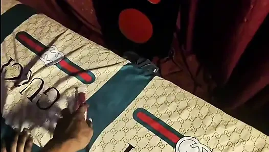 Aku lagi sange berat sampai aku crot!! Memantul di kontol besar pria kulit hitam sebelum aku naik ke atas panggung!!