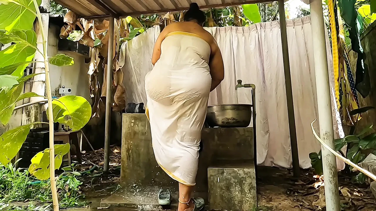 Round ass, mallu bathing outdoor, fully naked teasing Neighbours