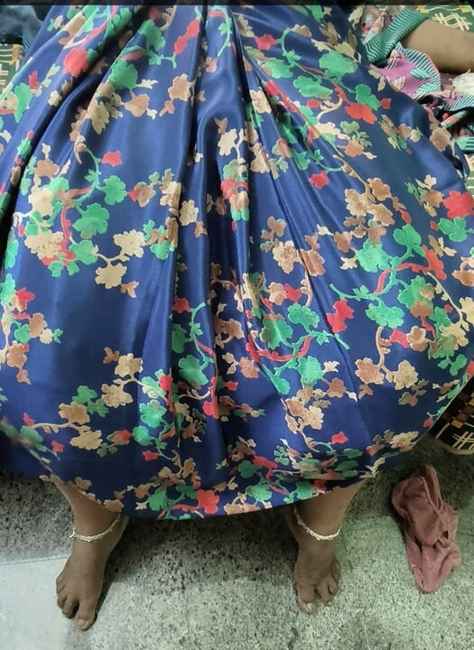 Grapes with finger fuck aunty. Aunty was enjoy and full mood on the finger fuck and eating the grapes