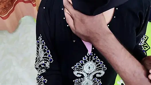 Dever ne chaati hijabi bhabhi ji ki raseli chut maast desi chudai xxx