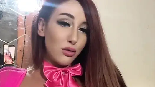 Ich gebe dir auf Englisch Anleitungen, wie du meine Brüste lutschen kannst