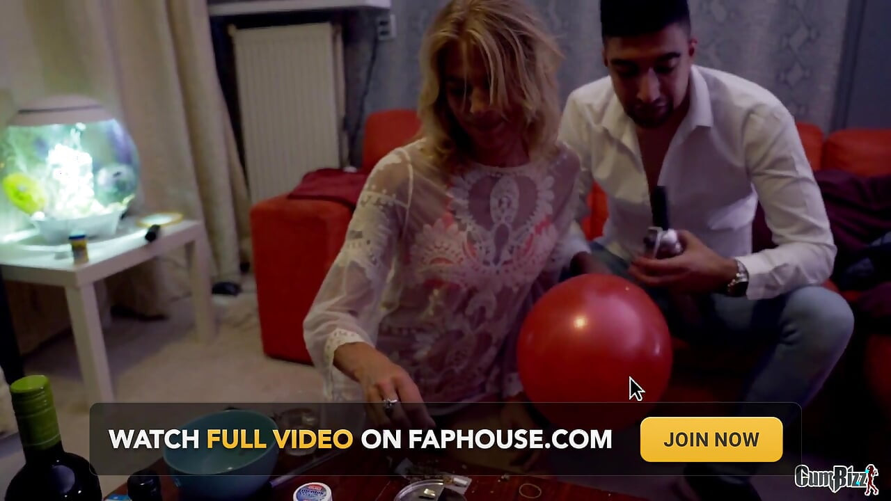 2 hot dutch blond checks having sex in public