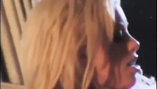 Si sange jenna jameson lagi asik nyepong dan ngentot kontol habis-habisan