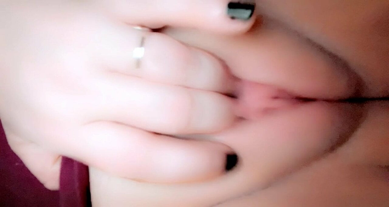 Late night pussy play