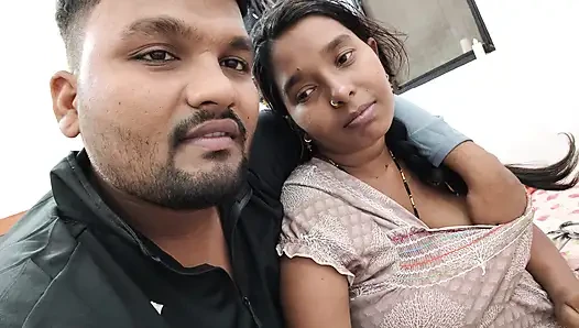 Indische desi-stiefschwester und stiefbruder küssen sich langsam heiß und lutschen möpse.