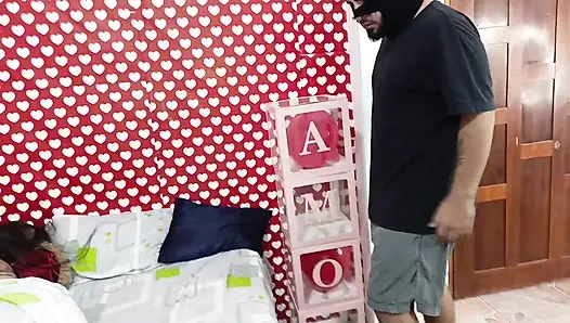 Azgın üvey oğul güzel, büyük götlü, büyük memeli üvey annesini sikiyor