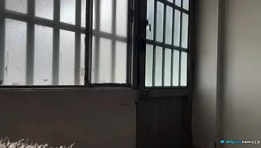 У соседки невинное лицо, и я собираюсь выяснить, насколько она...