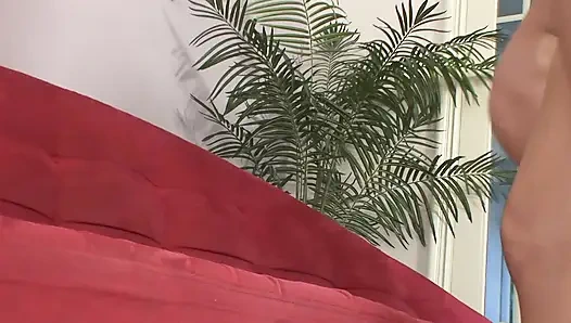 Genç sarışın kız yarağa biniyor