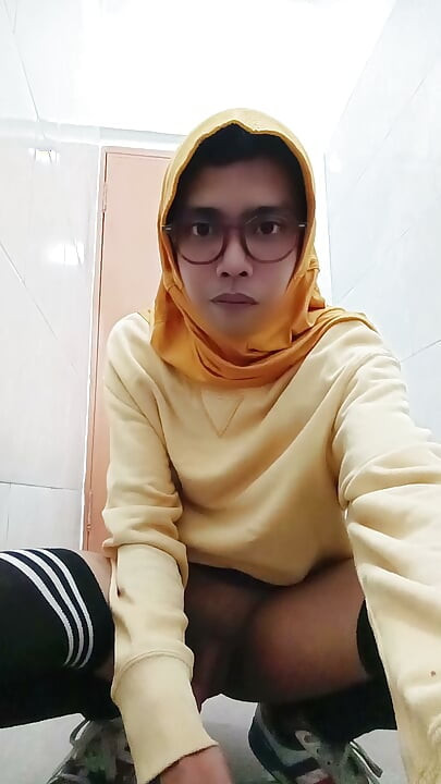 Hijab Asian Femboy Public Masturbate At Office Toilet