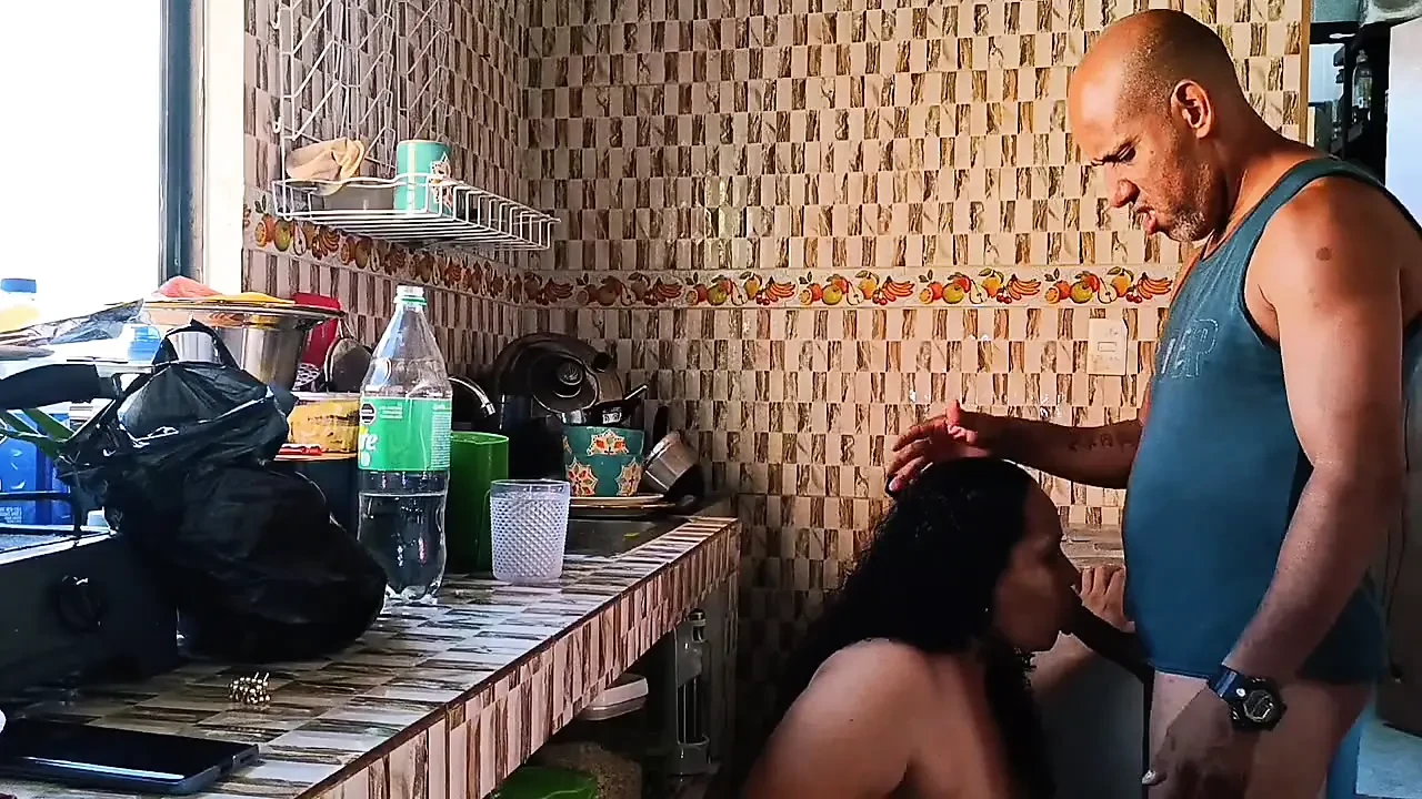 Sister-in-law's ass all sexy provokes me and I give her my cock
