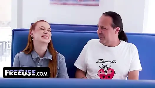 Официантка из кафе Madison Morgan имеет секретную фриковатую сторону она показывает после работы