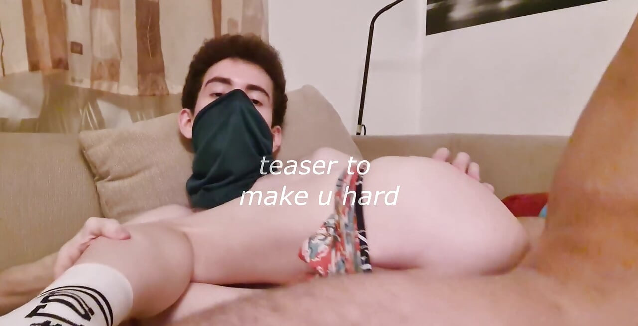 A gyönyörű tini femboy nyög, miközben keményen mezítláb kapja - prettyboi2000x