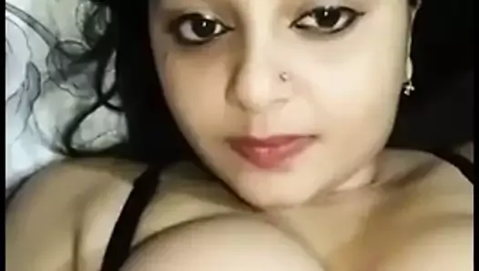 Desi Bib boobs aunty