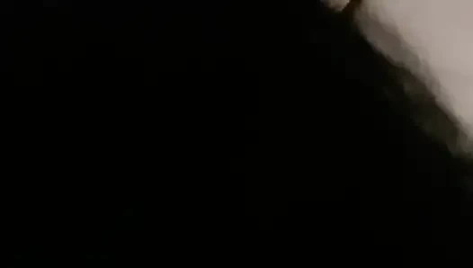 Video, das gegen das Fenster platscht