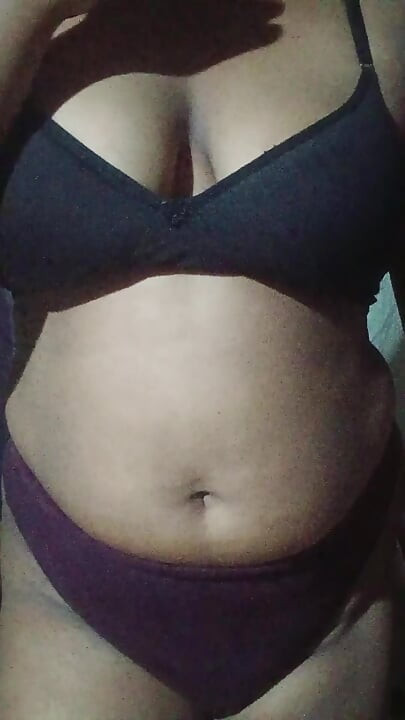 Priya vabhi ki desi vabhi Desa desi telanjang