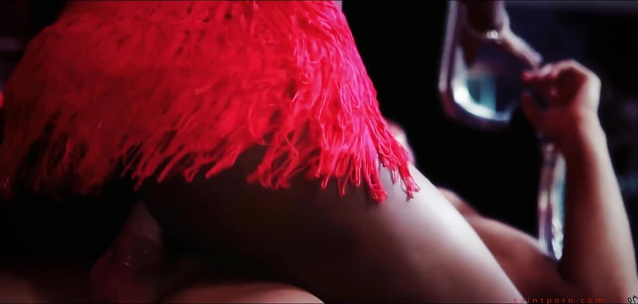 Jasmine Webb siyah yarağı seviyor