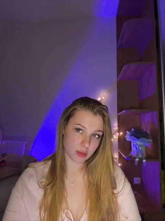 Jucielussie seksowny striptiz i anal w pieska