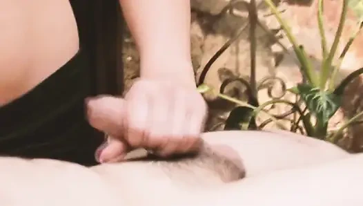 Девушек застукали повсюду в сцене - 4_Busty крошка-массажистка трахает ее зрелую пациентку в офисе