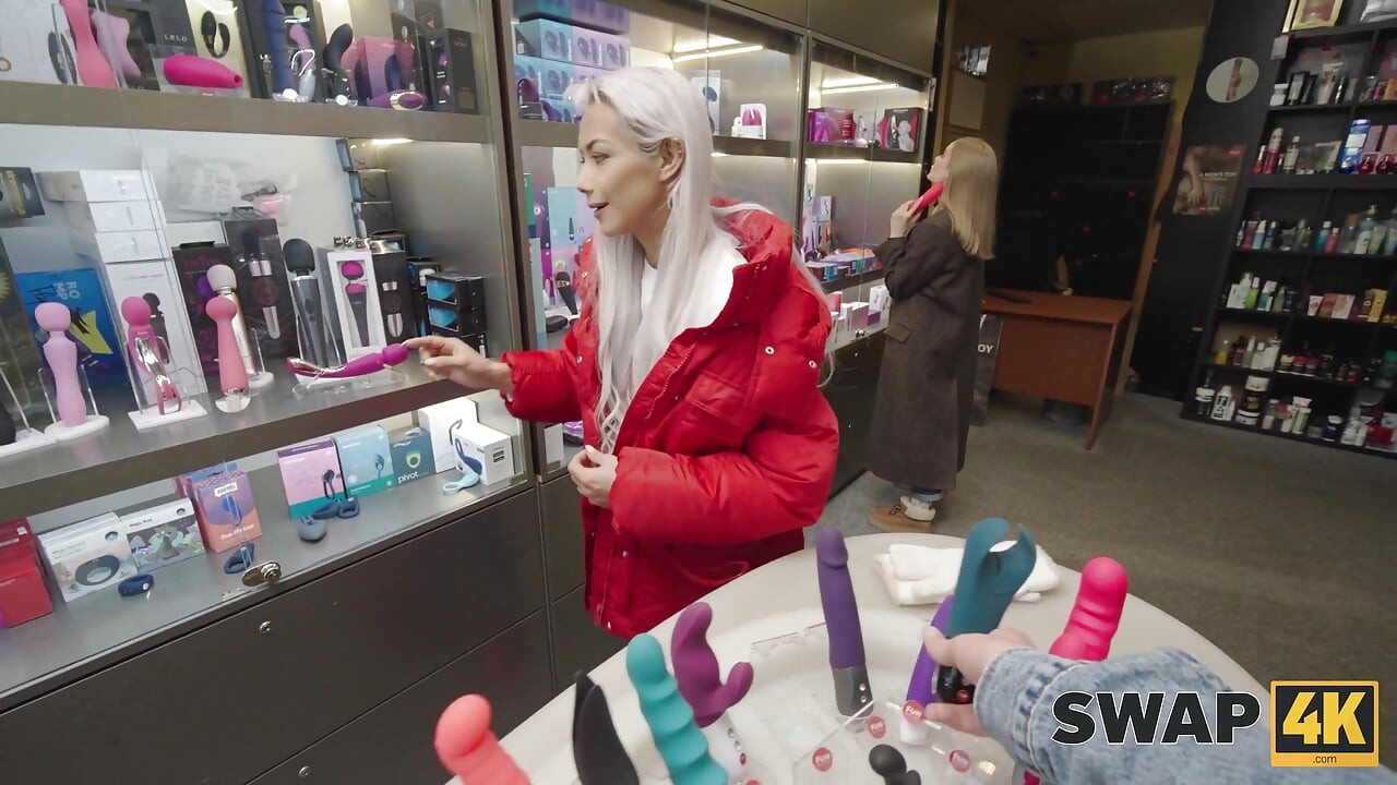 Он получил обмен женами и хардкор, но потерял свои яйца