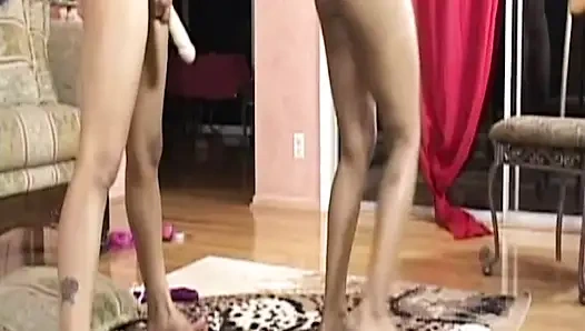 Pesta seks persetubuhan mainan seks cewek hot rambut pirang dan kulit hitam