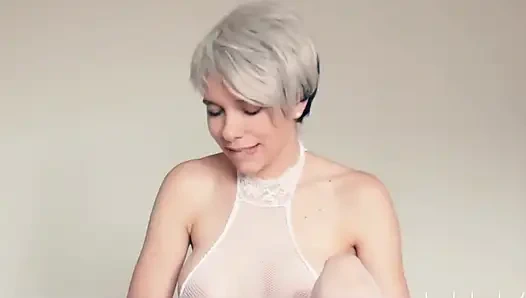 Cewek rambut pendek ini diento gaya doggy