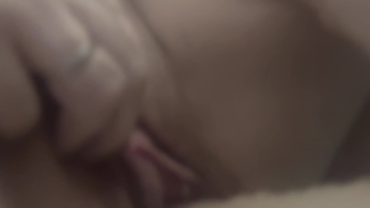 Buceta molhada com vibrador