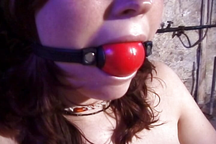 Curvy MILF Gets Her Pussy Slapped and Rubbed