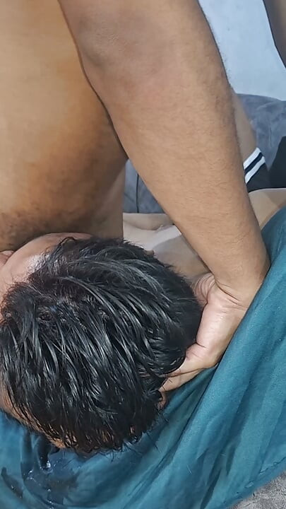 满嘴鸡巴直捅喉咙