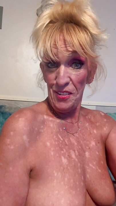 Lots of kinky bj & pussy licking 😋