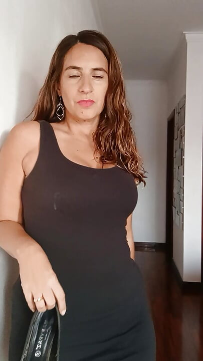 फक्त कपडे काढायला आवडते