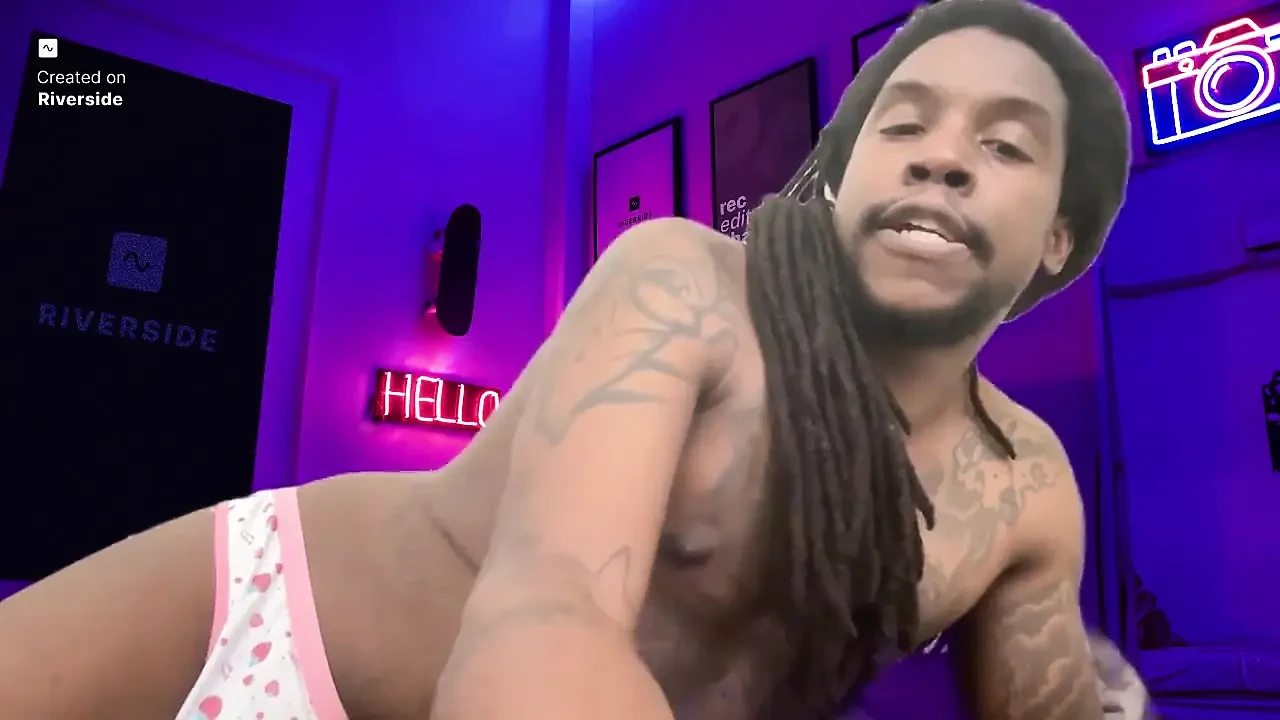 Ebony Solo Tease in Tight Thong - από κοντά & προσωπικά