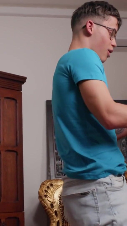 MATURE4K. Dikke kont of grote tieten? Ze heeft beide | Clip 1