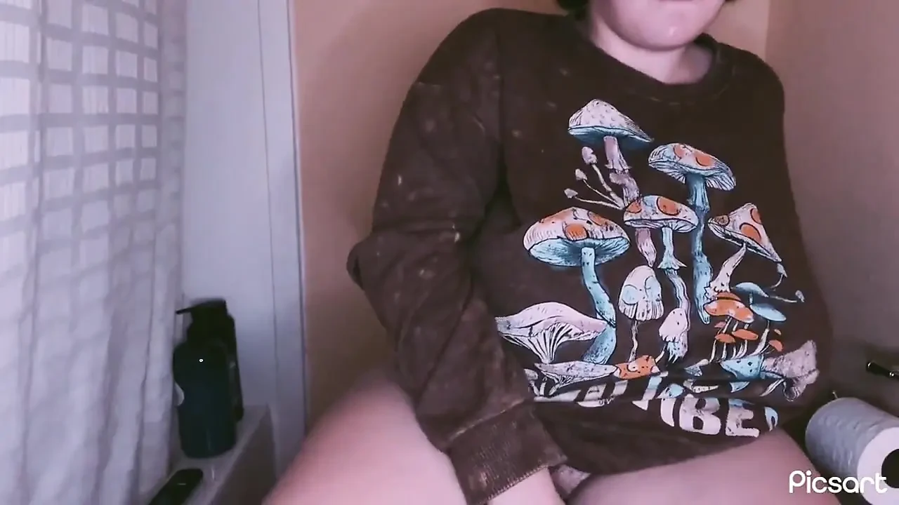 Nerdy Brunette Squirting