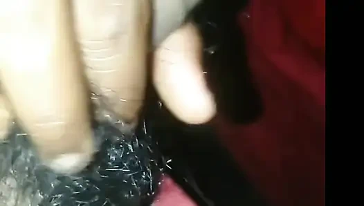 Heute spielte meine freundin mit meinem schwanz, und ich genoss es unermesslich, also, um ihr Vergnügen zu bereiten, habe ich ihre muschi geleckt.