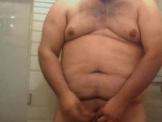 Big chubb cumming before shower 290419