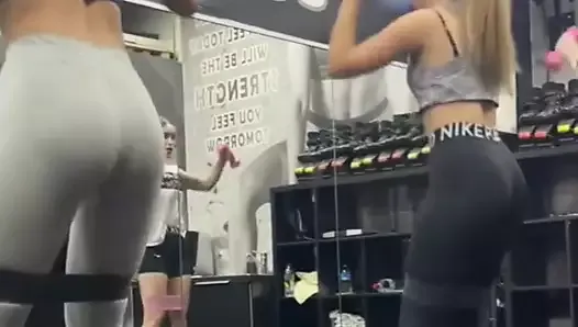 Squat with hot booty with leggings