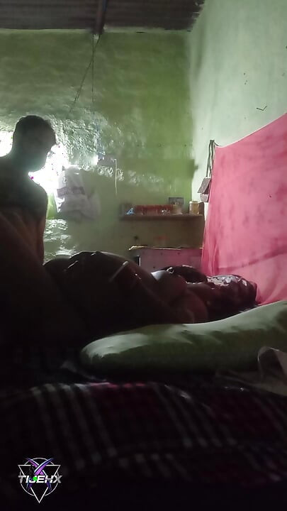 Неудовлетворена Деси селска Бхабхи изчукана с нейния Девар