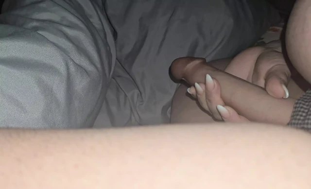 9 inch of dick get a handjob from step mom without husband