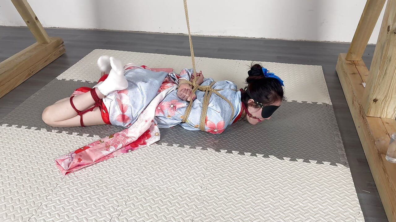 Versiunea culminant a purtând un kimono într-o zi însorită