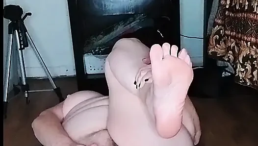 Sexy Mature BBW Does Her Morning Yoga!