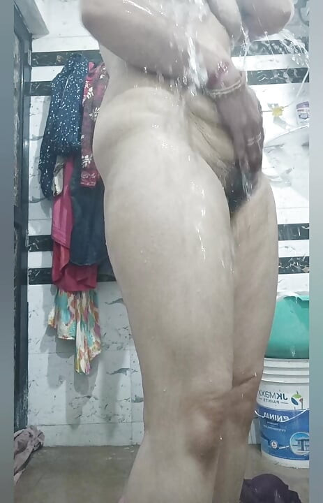 Priya bhabi seksi painty show