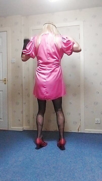 金发娘娘腔华丽射在粉红色